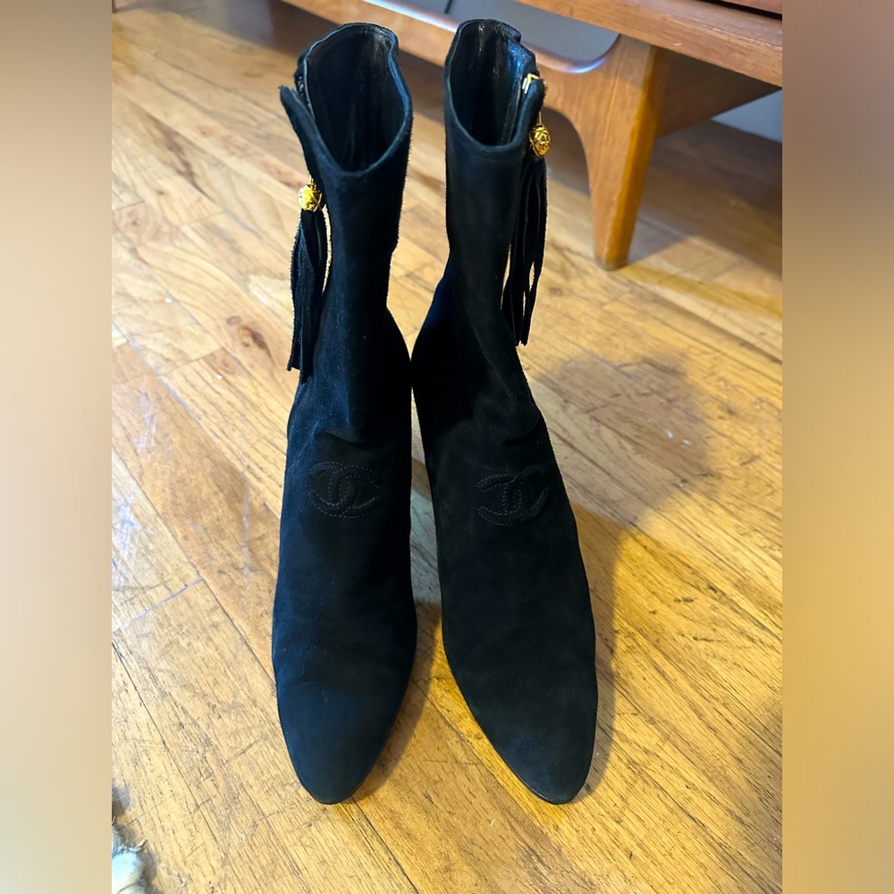 Chanel black suede vintage booties sz 40, fits like US size 9 tassel gold hdwre